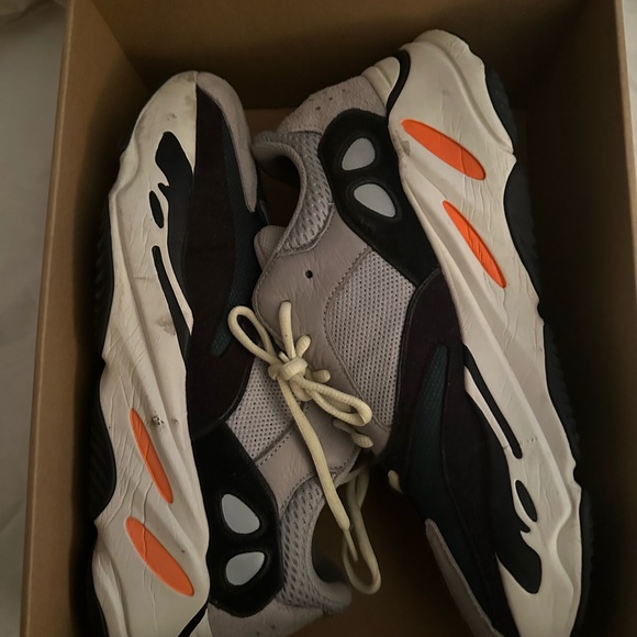Yeezy Boost 700 Wave Runner - Picture 5 of 8